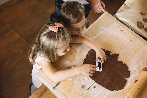 Children making ginger bread