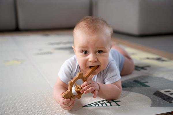 baby crawling and chewing teething toy 