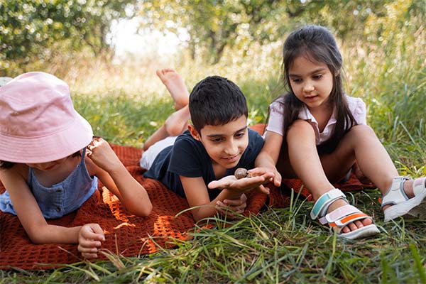 kids enjoying summer camp activities 